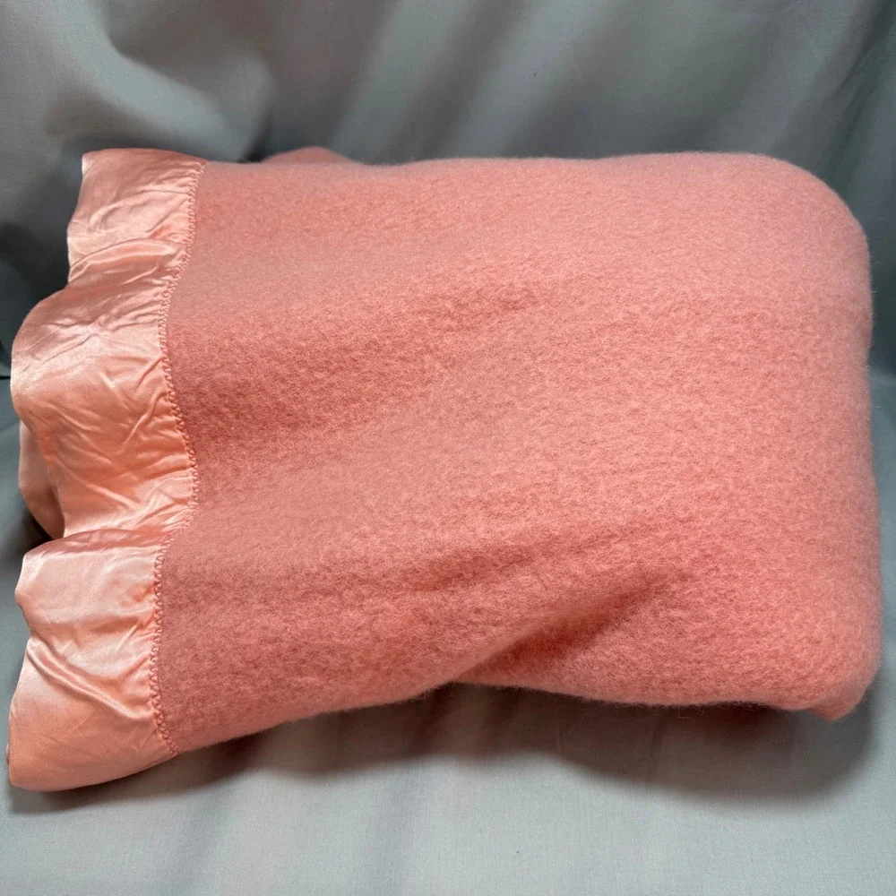 Vintage St. Marys Pink Wool Blanket Satin Trim MCM 64x74